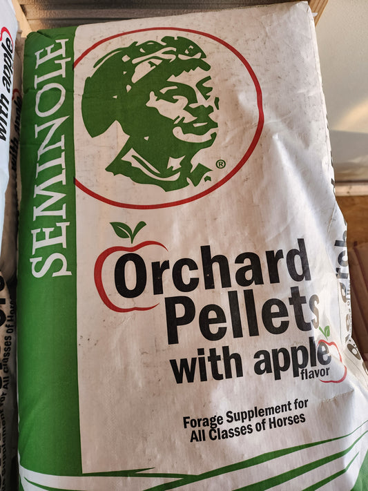Orchard grass pellets with Apple